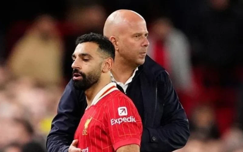 موعد العودة.. سلوت يستعين بصلاح لتعافي ليفربول